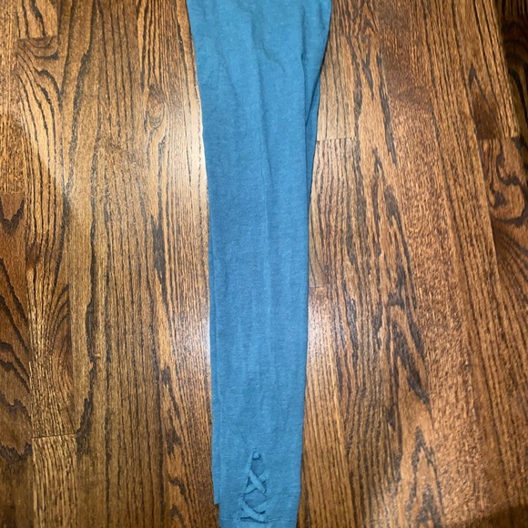 Old navy pants - Picture 5 of 7